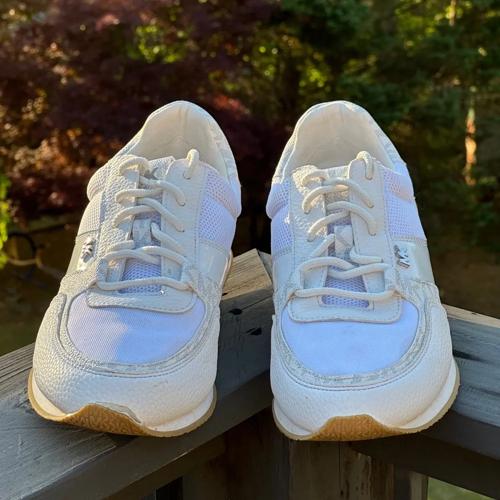 Michael Kors White Casual Sneaker - Size US Womens 9 - Picture 3 of 9